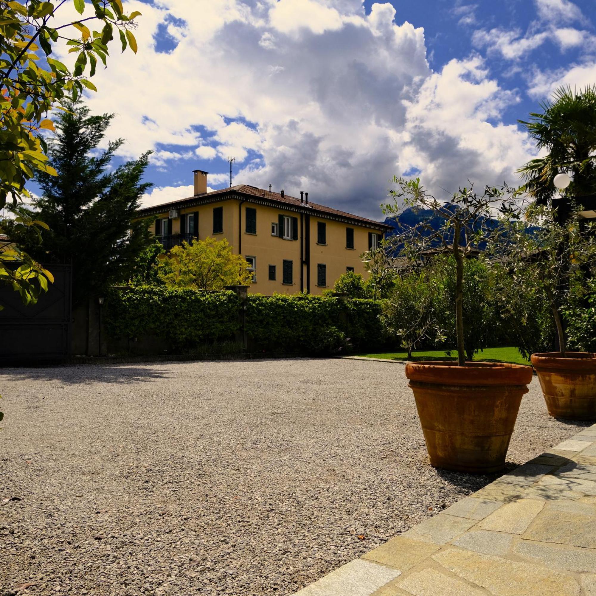 Residenza Laurum แมนเดลโล เดล ลาริโอ ภายนอก รูปภาพ