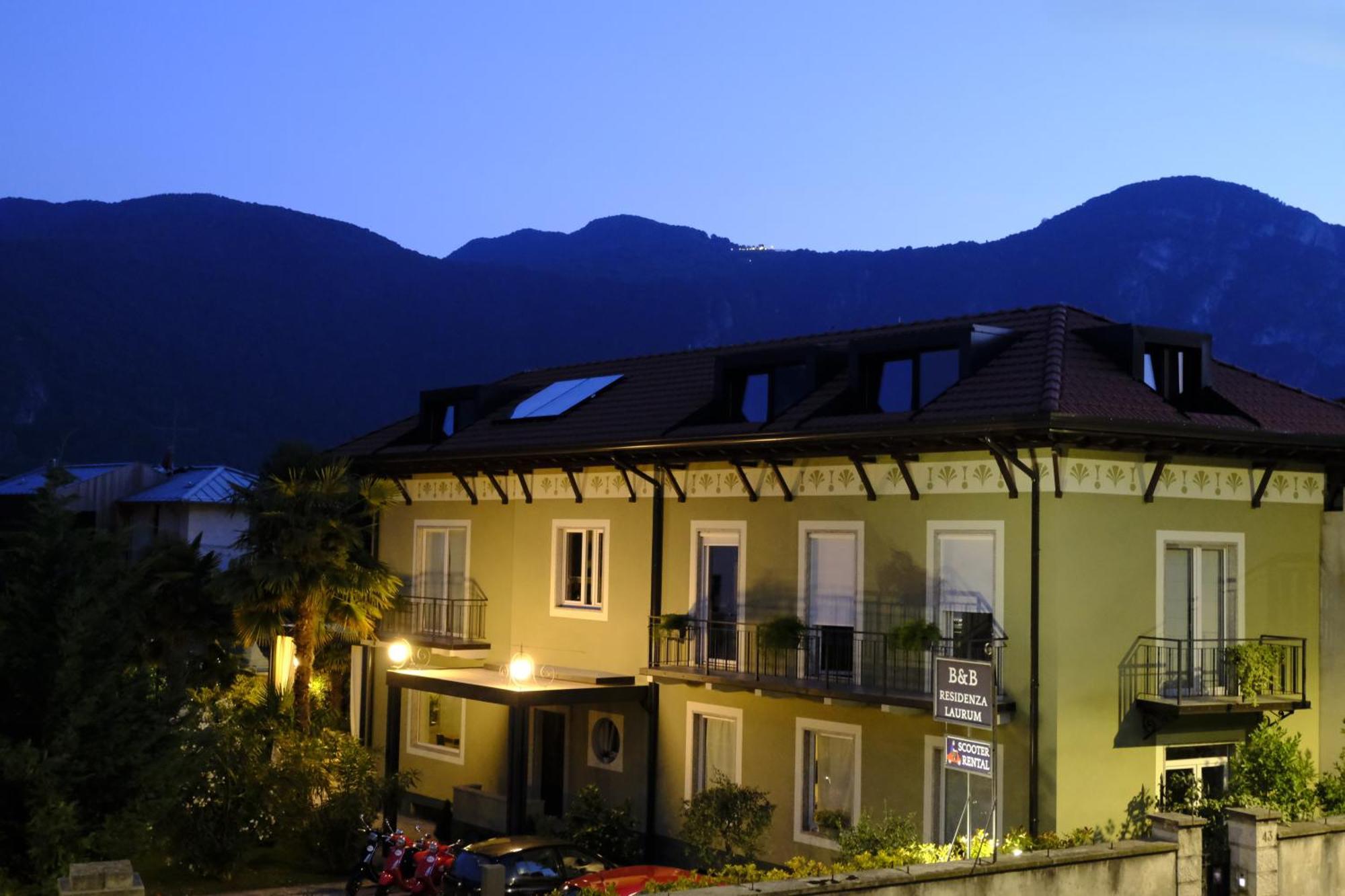 Residenza Laurum แมนเดลโล เดล ลาริโอ ภายนอก รูปภาพ